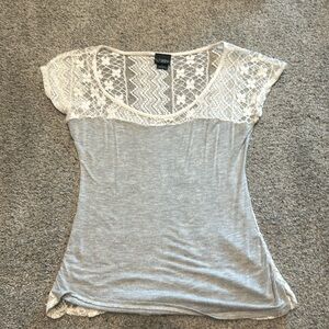 T-shirt blouse